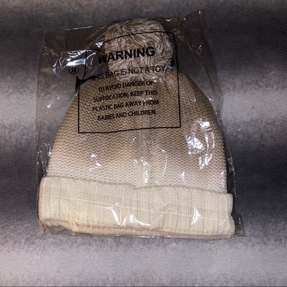 🆕 Cream/Tan Ombré Knit Pom Hat - Picture 3 of 3